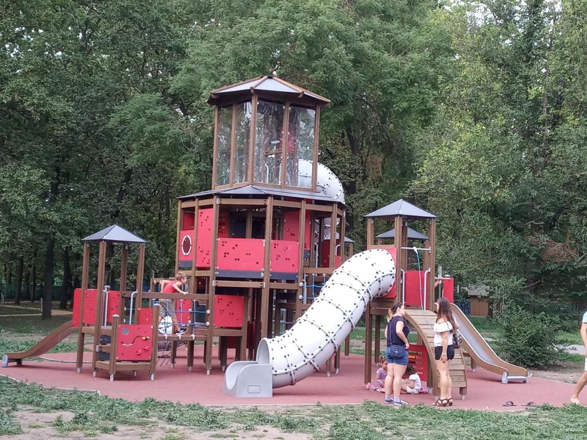 Bazsi Apartman Hajduszoboszlo Bagian luar foto