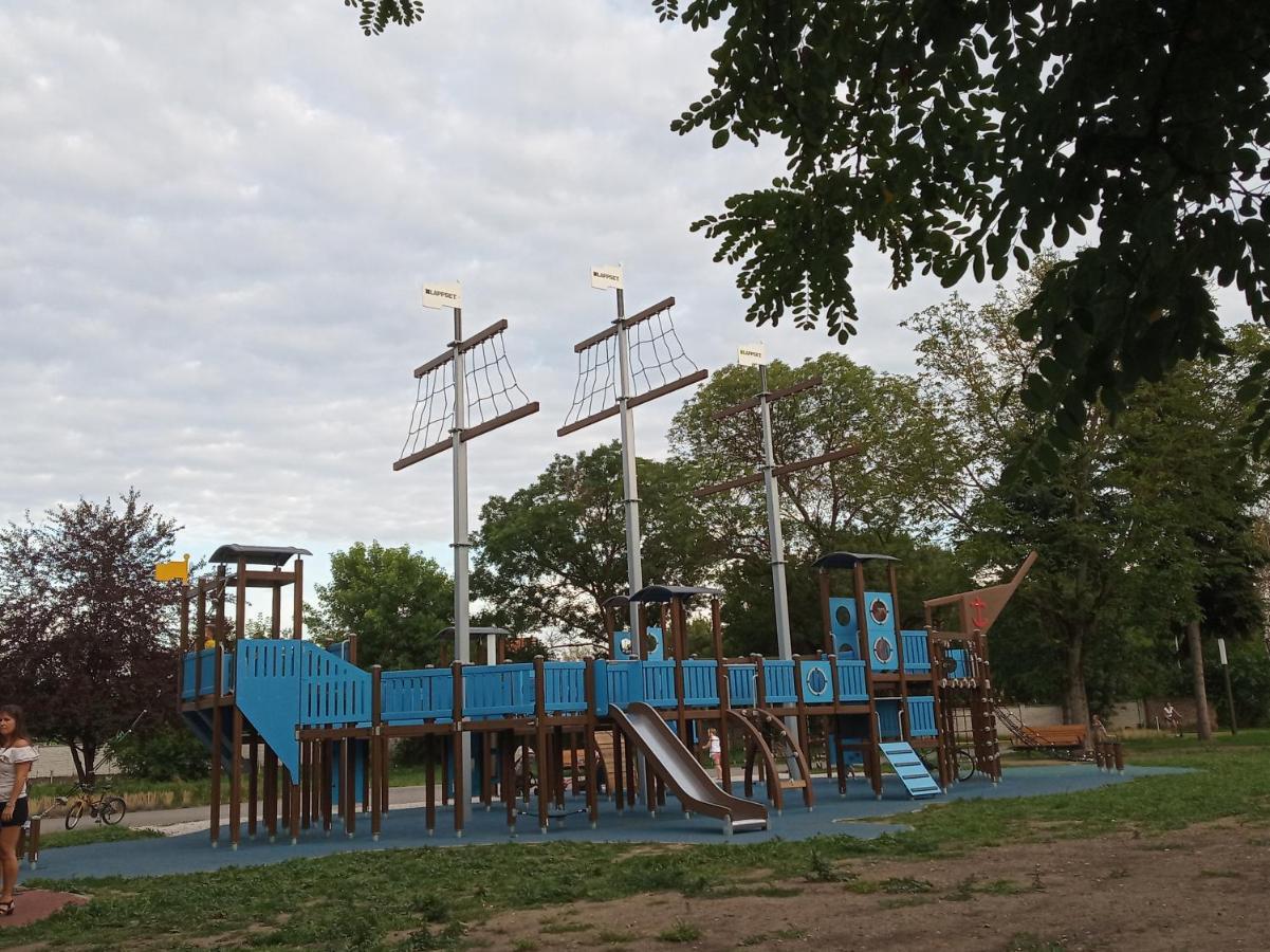 Bazsi Apartman Hajduszoboszlo Bagian luar foto