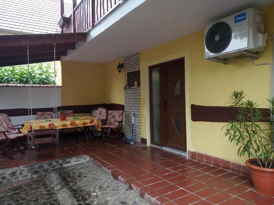 Bazsi Apartman Hajduszoboszlo Bagian luar foto