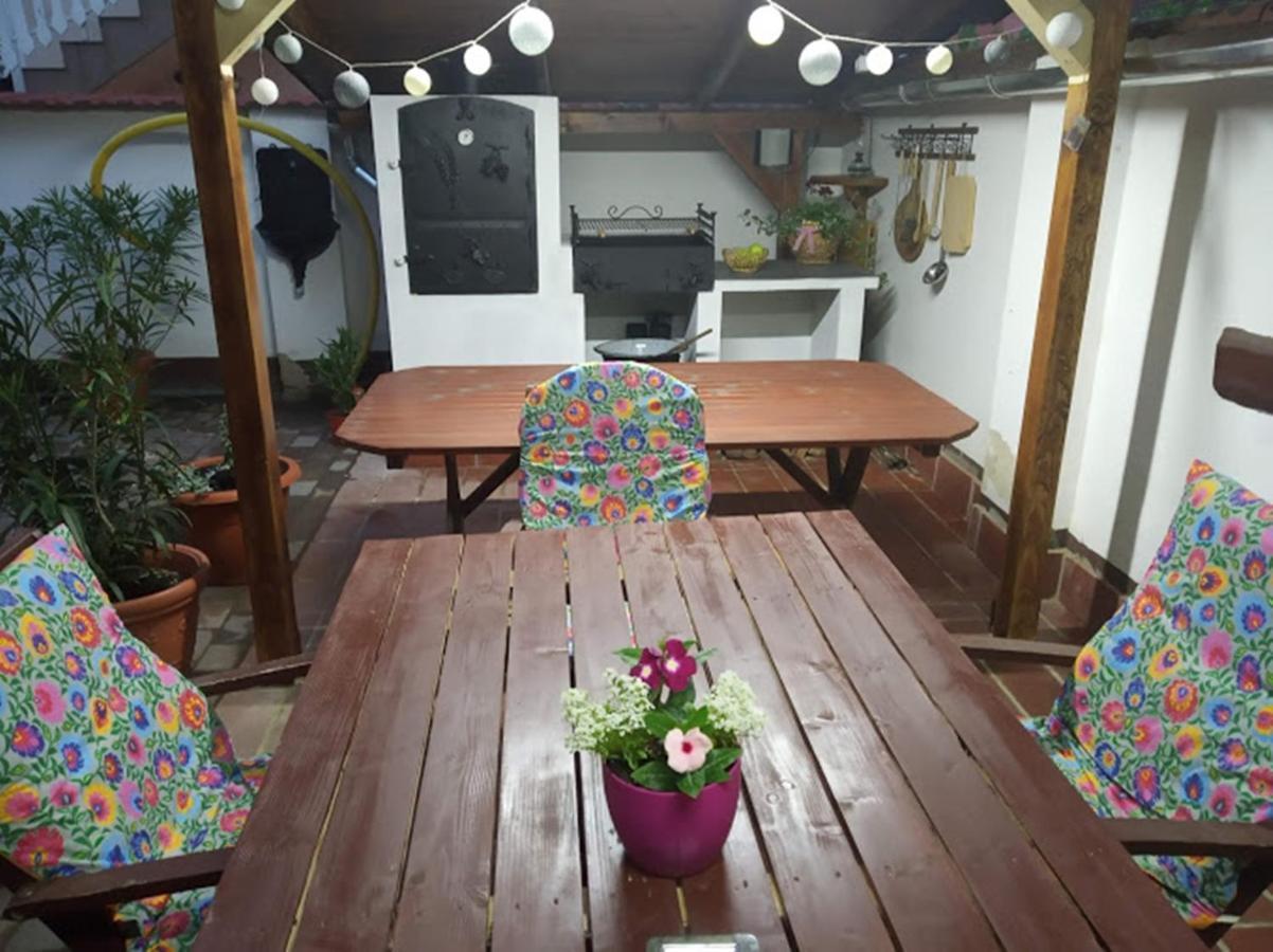 Bazsi Apartman Hajduszoboszlo Bagian luar foto