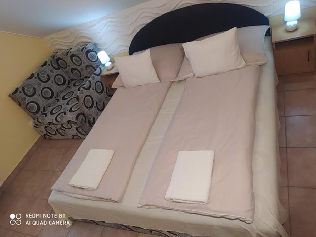 Bazsi Apartman Hajduszoboszlo Bagian luar foto