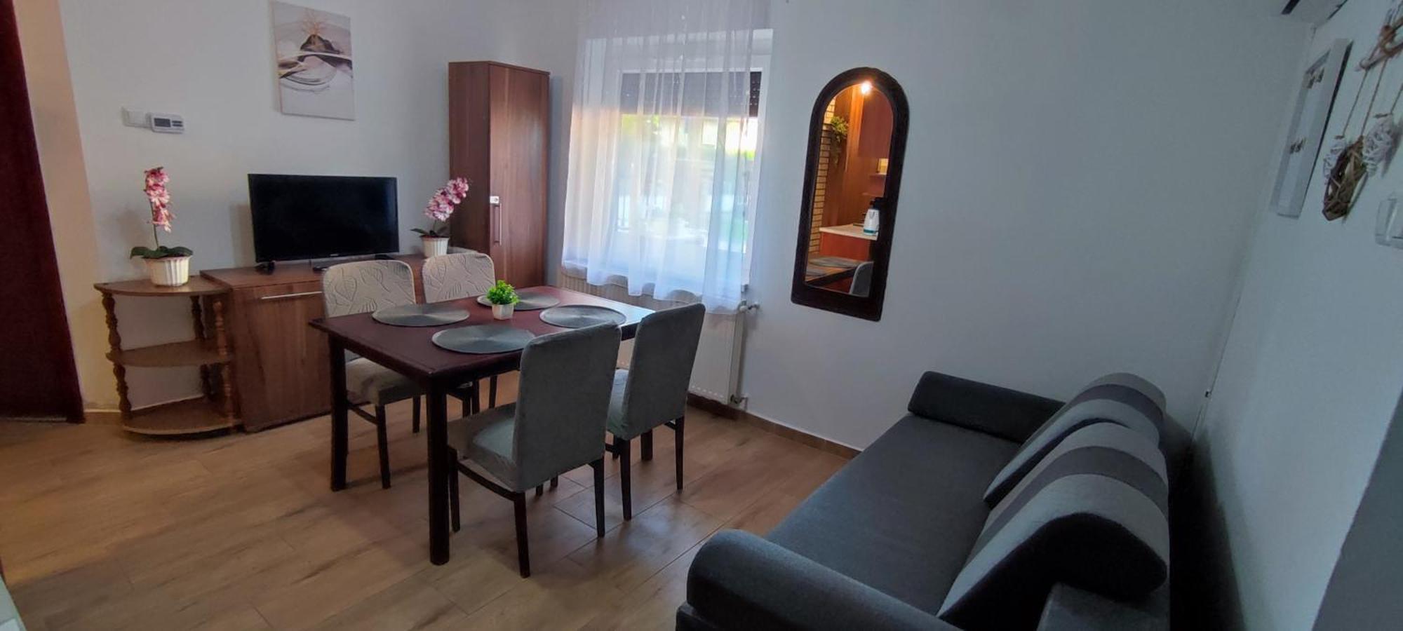 Bazsi Apartman Hajduszoboszlo Bagian luar foto