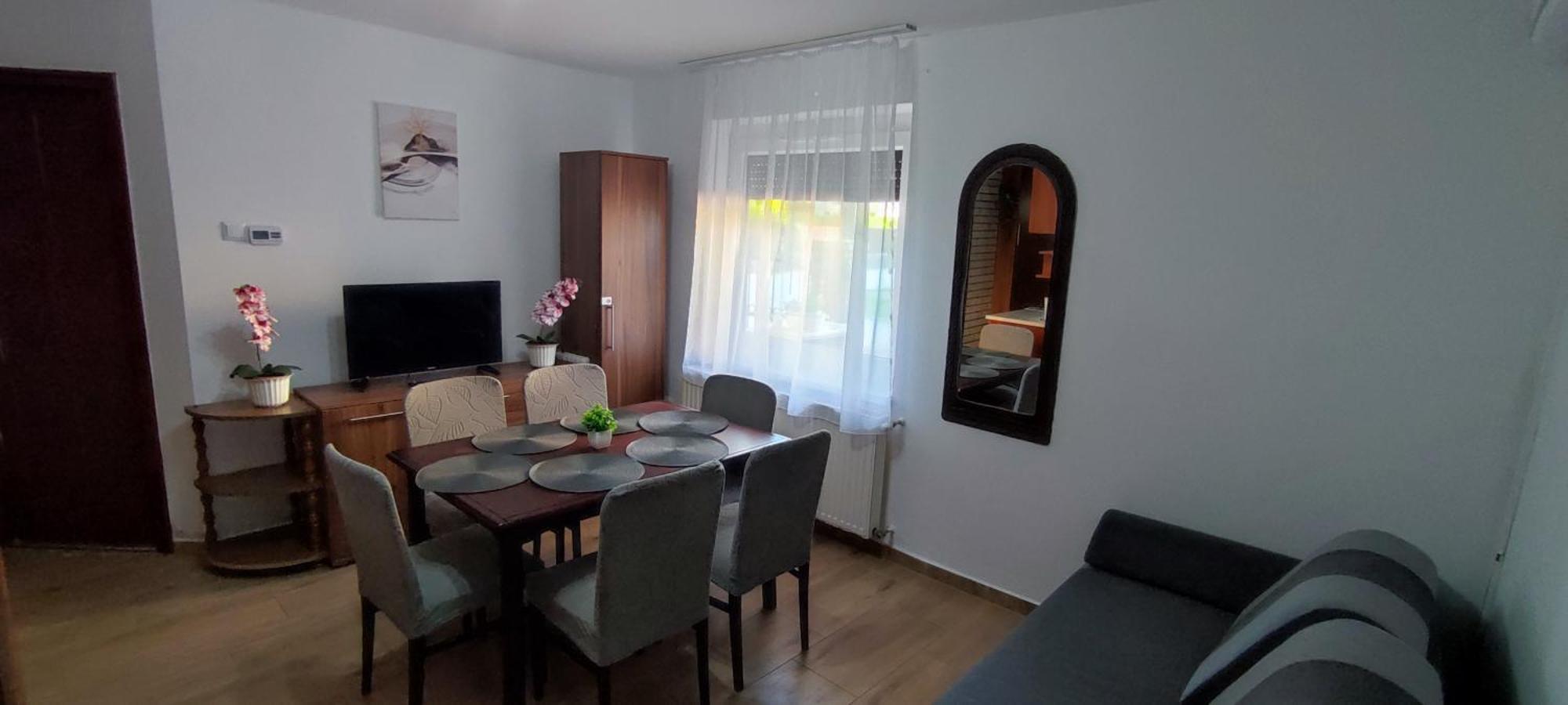 Bazsi Apartman Hajduszoboszlo Bagian luar foto